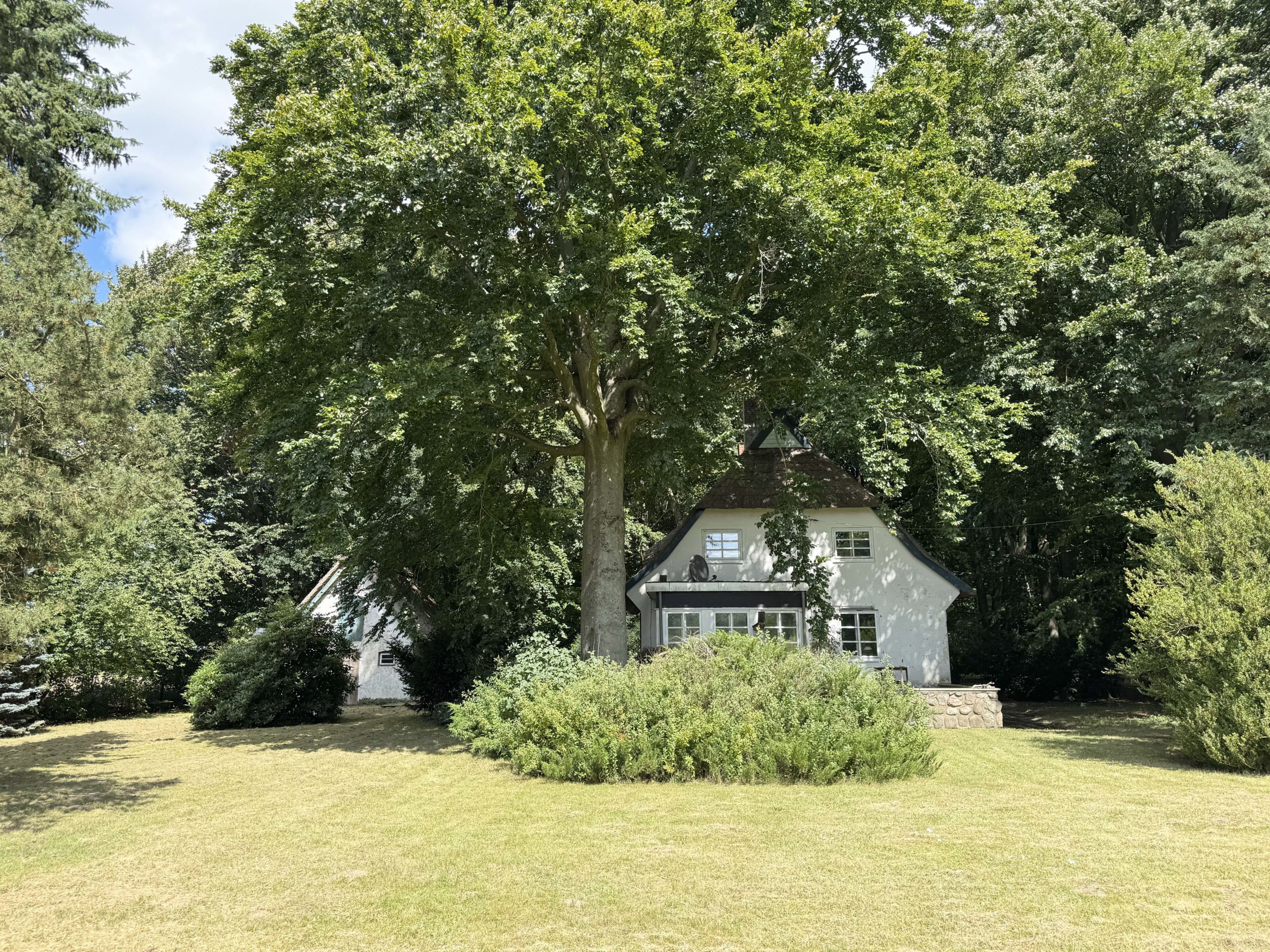 Reetgedecktes Landhaus mitten im Grünen in Lübeck – Blankensee!